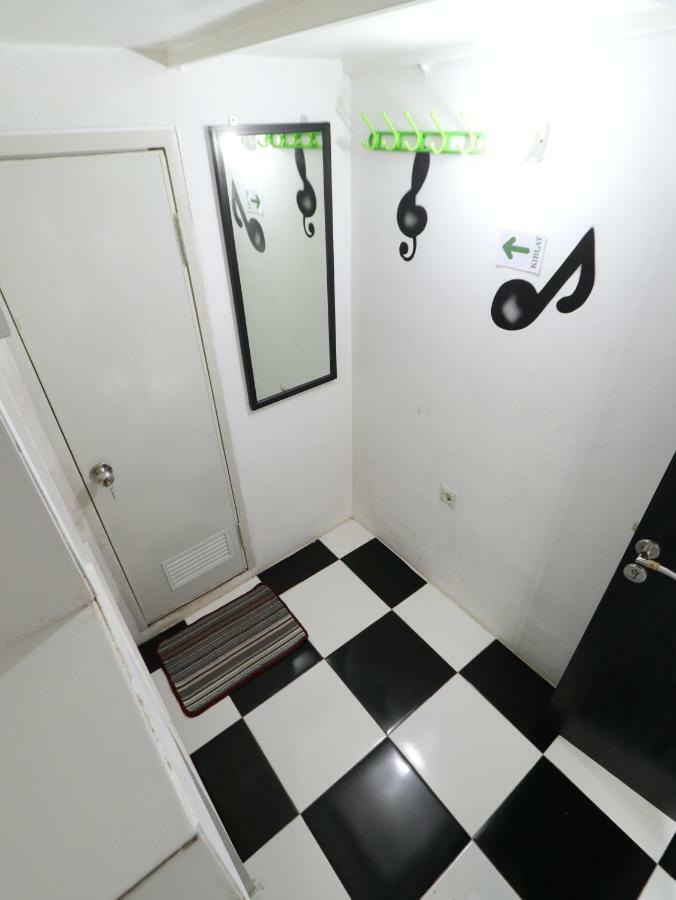 Готель Kamar Keluarga Duri Kosambi Джакарта Екстер'єр фото