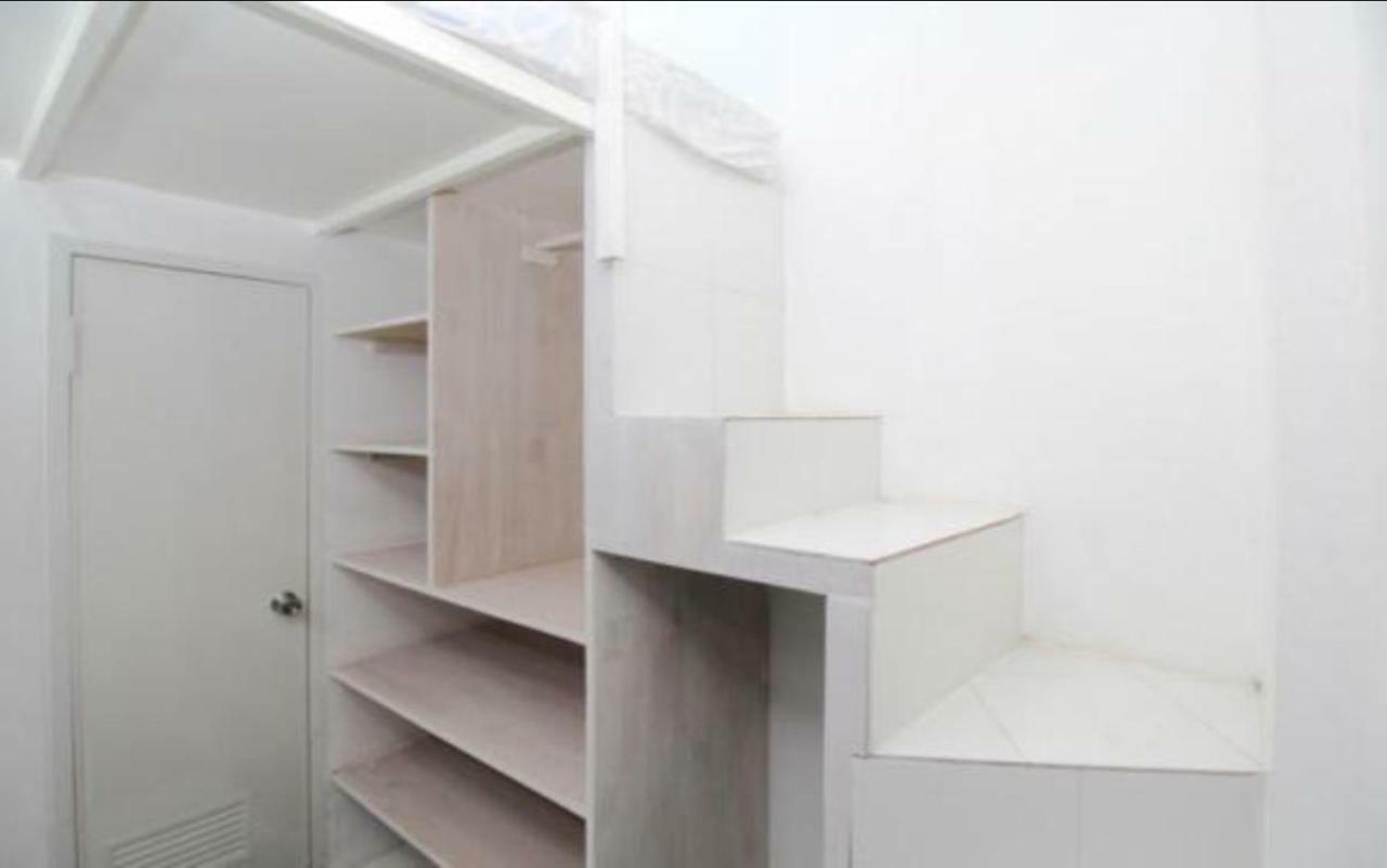 Готель Kamar Keluarga Duri Kosambi Джакарта Екстер'єр фото